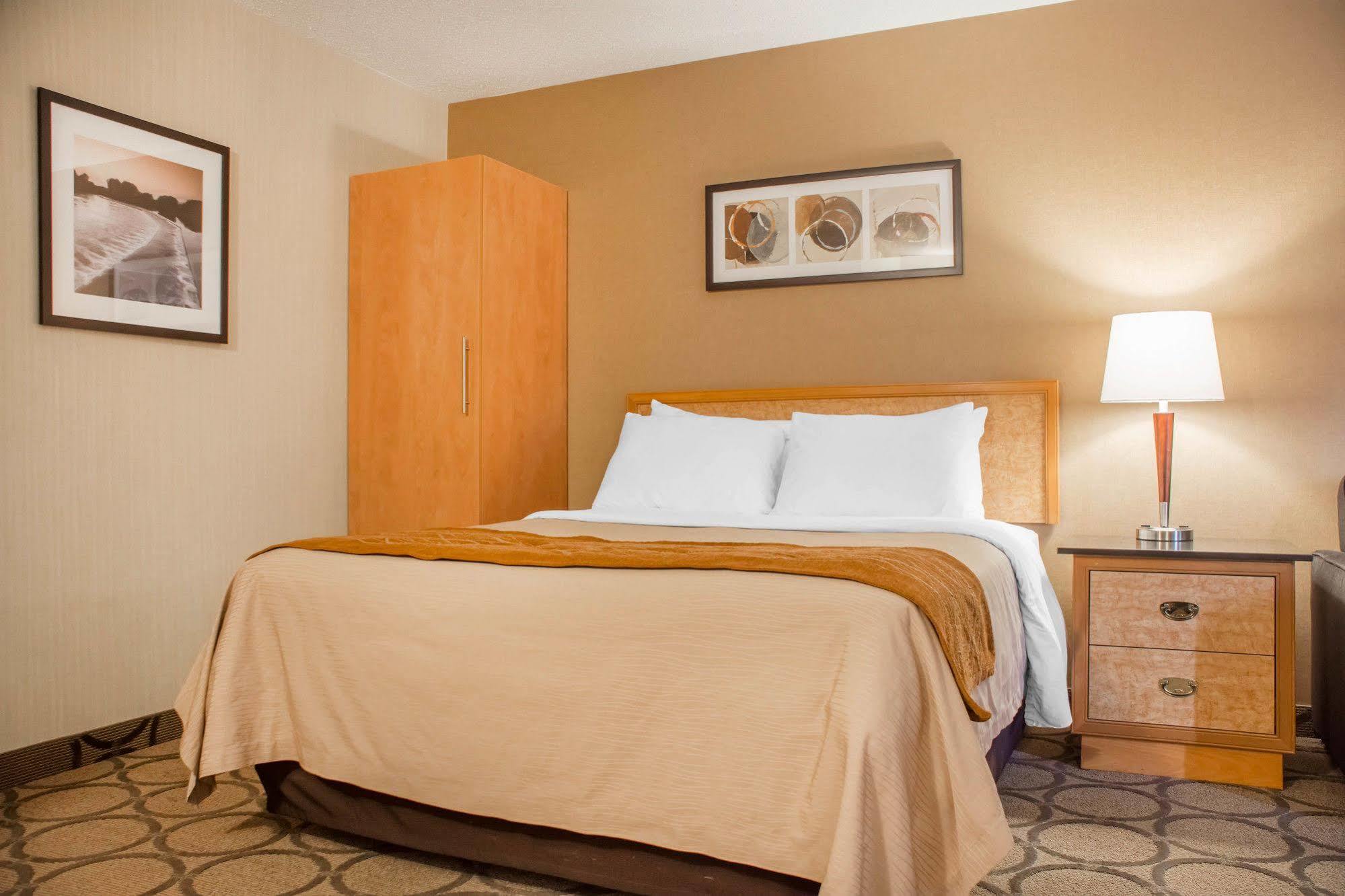 בראנטפורד Comfort Inn מראה חיצוני תמונה